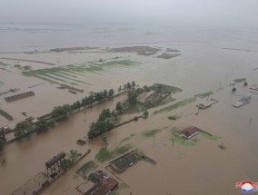 朝鲜官方媒体称，朝鲜最近的降雨淹没了数千座房屋和大片农田